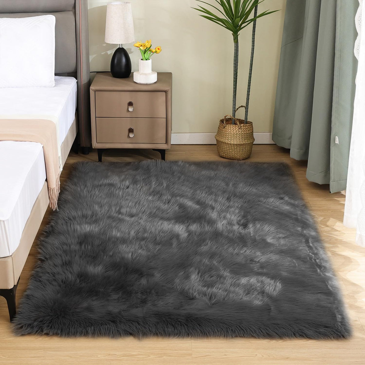 Latepis White Faux Fur Sheepskin Rug 4x6 for Living Room, Fuzzy Rugs Fluffy Washable Rug for Bedroom, Playroom, Luxury Room Decor, Rectangle