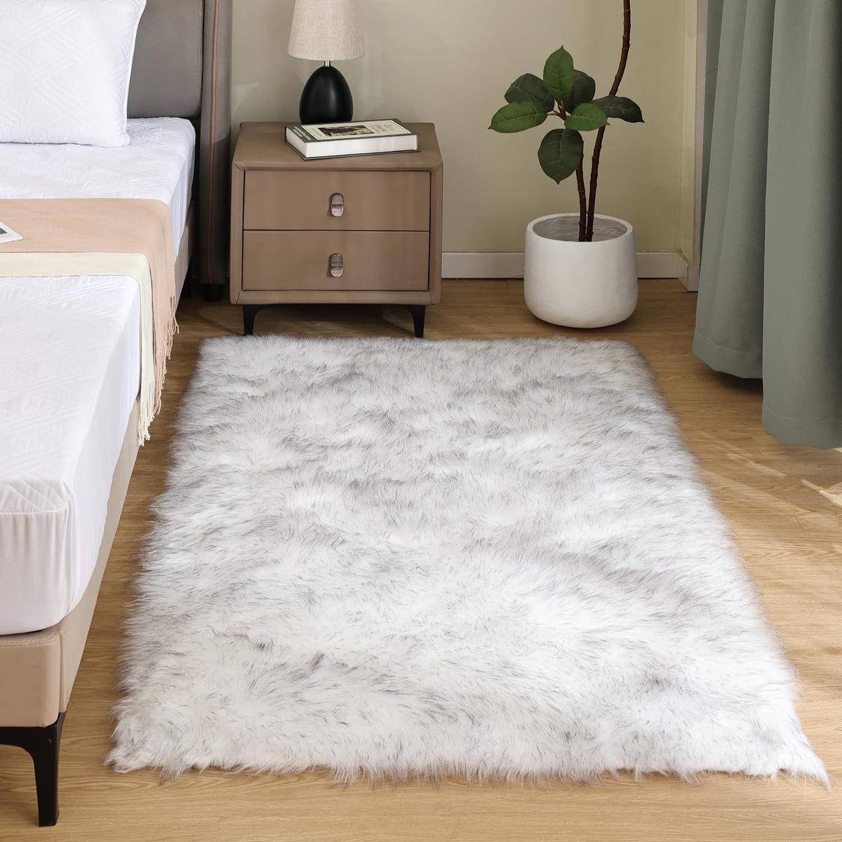 Latepis White Faux Fur Sheepskin Rug 4x6 for Living Room, Fuzzy Rugs Fluffy Washable Rug for Bedroom, Playroom, Luxury Room Decor, Rectangle