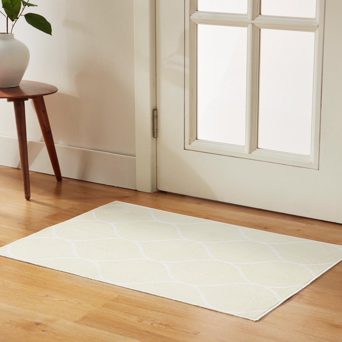 Amazon Basics Thin Indoor Area Rug, Geometric Printed Washable Home Decor Carpet for Living Room Bedroom, 4' W × 6' L, Beige Geometric