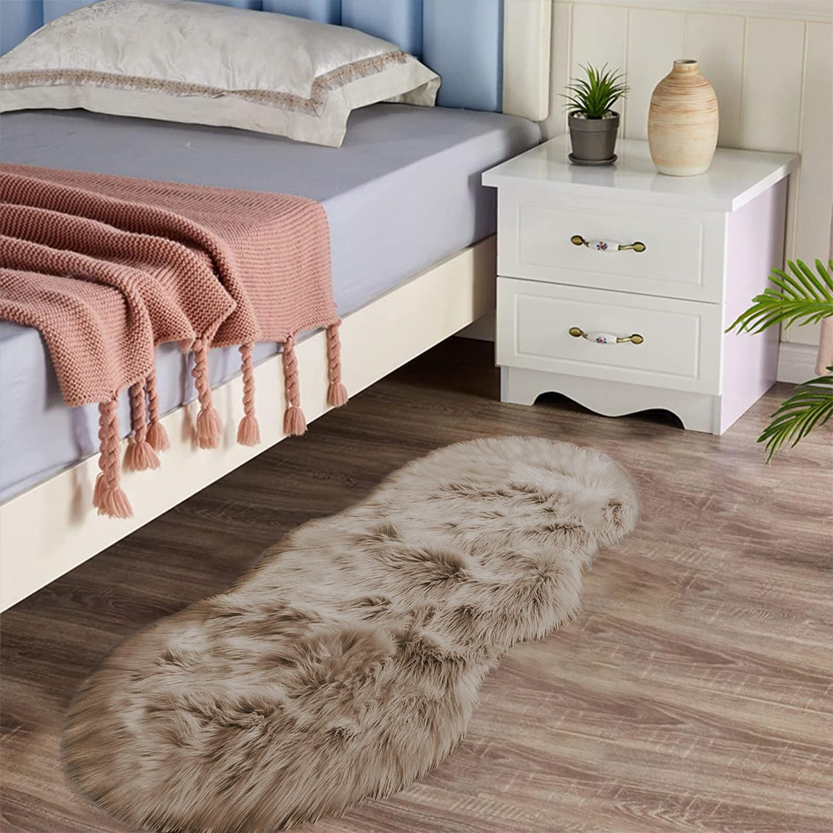 Latepis White Faux Fur Sheepskin Rug 4x6 for Living Room, Fuzzy Rugs Fluffy Washable Rug for Bedroom, Playroom, Luxury Room Decor, Rectangle