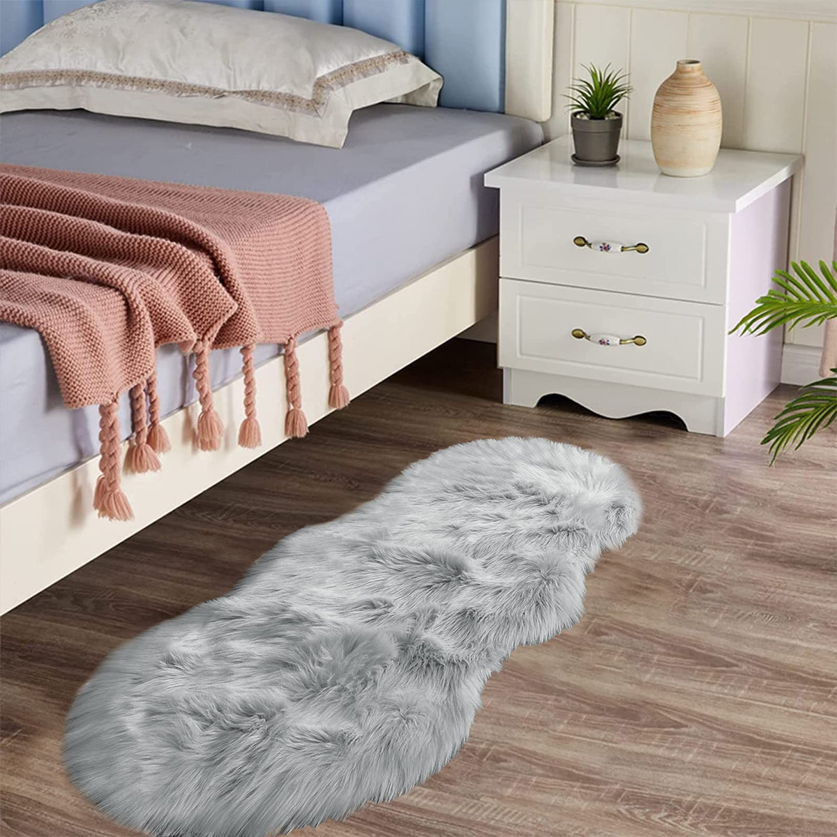 Latepis White Faux Fur Sheepskin Rug 4x6 for Living Room, Fuzzy Rugs Fluffy Washable Rug for Bedroom, Playroom, Luxury Room Decor, Rectangle
