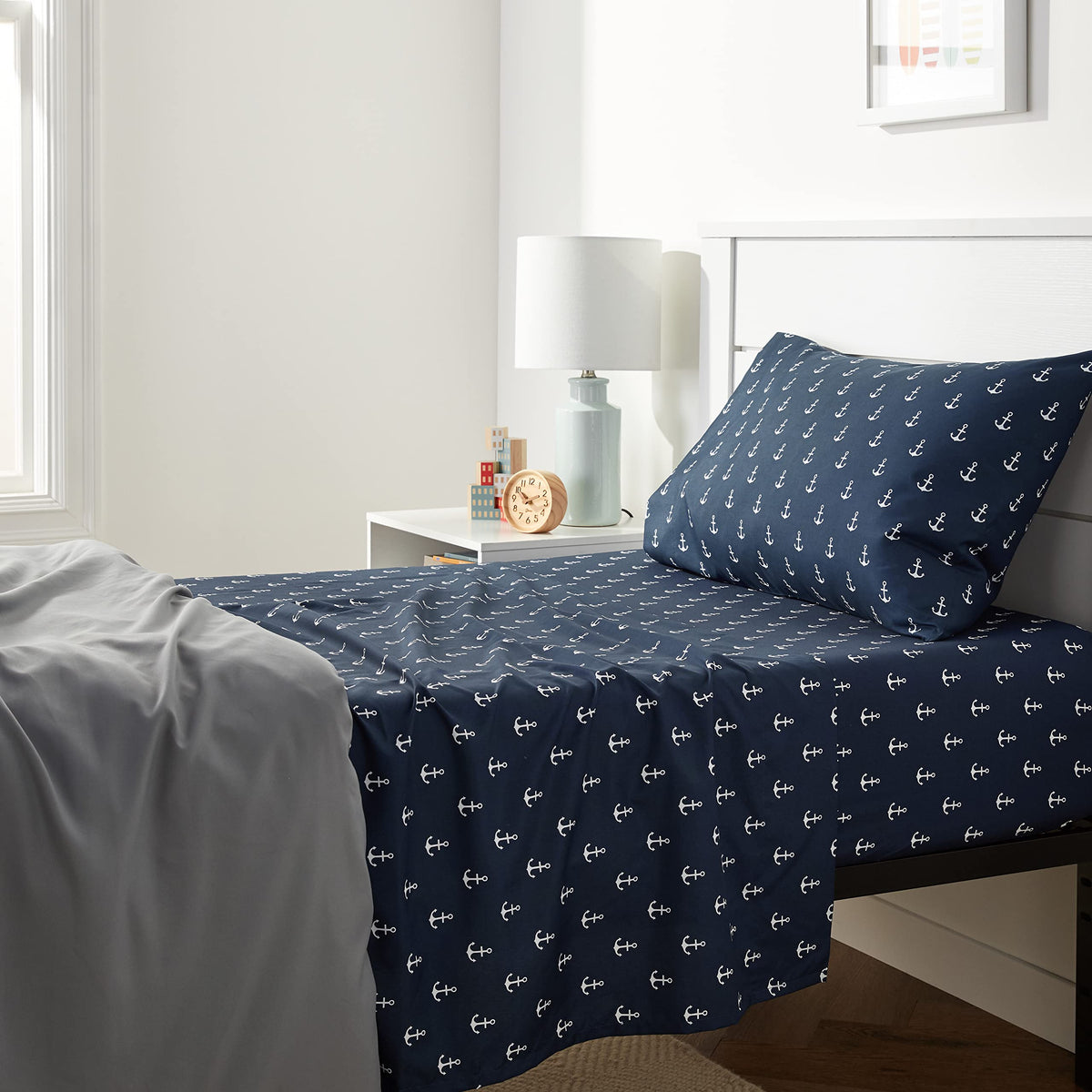 Amazon Basics Kid's Soft Easy-Wash Microfiber 3-Piece Sheet Set, Machine Washable, Twin, Navy Galaxy