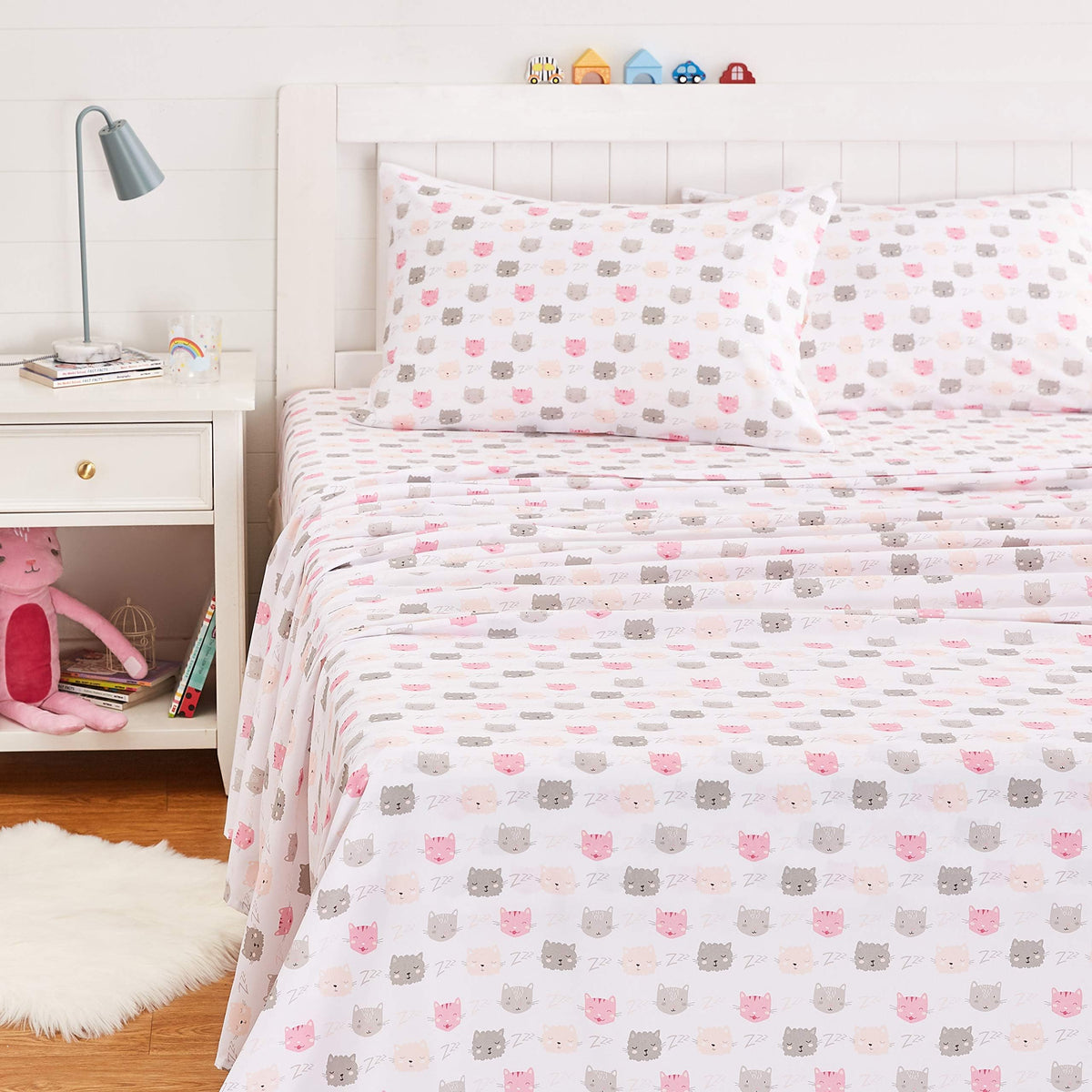 Amazon Basics Kid's Soft Easy-Wash Microfiber 3-Piece Sheet Set, Machine Washable, Twin, Navy Galaxy