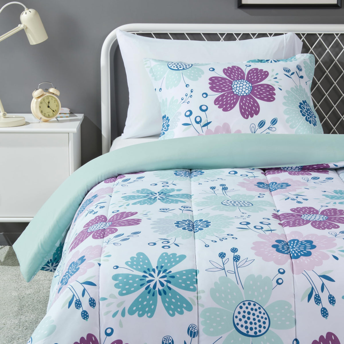 Amazon Basics 2-Piece Soft Microfiber Kid's Comforter and Pillow Sham Set, Twin, Dinosaurs, Animal Print