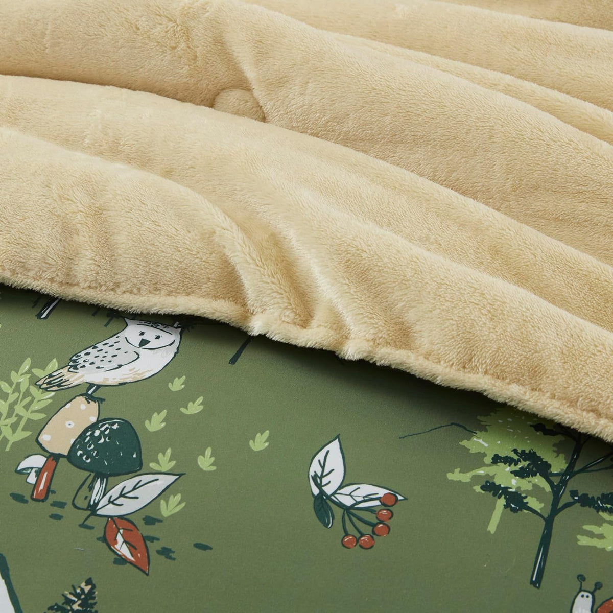 Intelligent Design Kids Reversible Plush Green Twin Comforter Set, 2pc