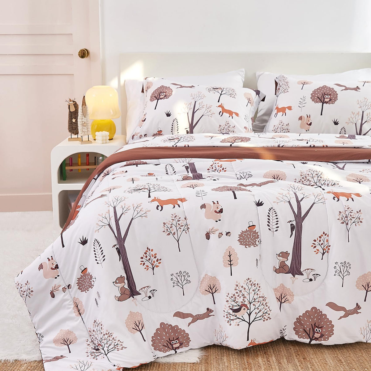 Yibeizi Kids Comforter Set for Boys Girls Full Size, Cute Quilted Woodland Forest Animal Print Fall Bedding with Pillow Sham, Lightweight Soft Breathable Machine Camping Themed Bed Set 3 Piece