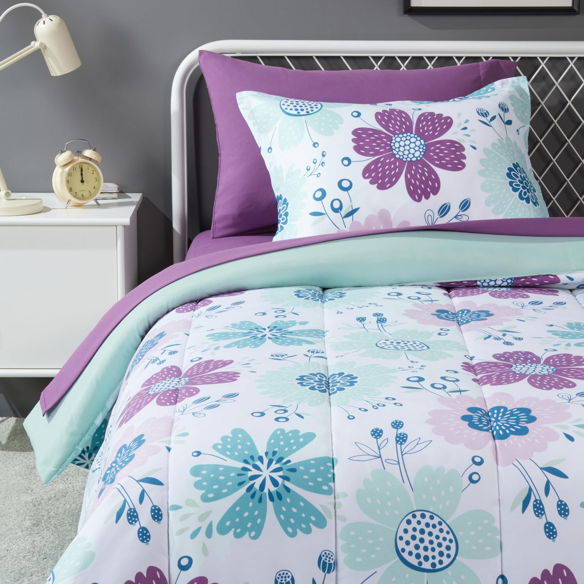 Amazon Basics 7-Piece Soft, Easy-Wash Microfiber Kid's Bed-in-a-Bag Bedding Set with Sheet and Comforter, Full/Queen, Unicorn Print