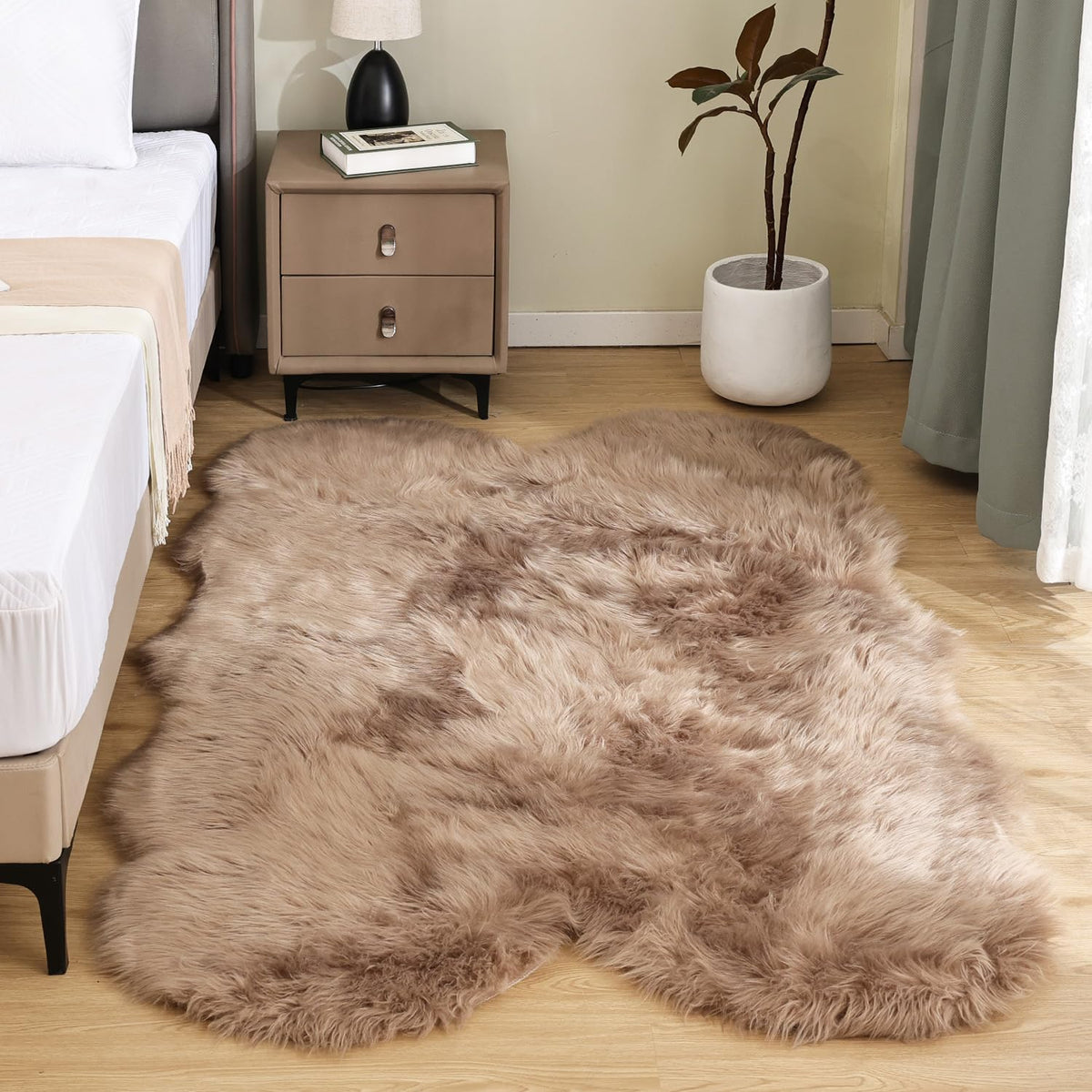Latepis White Faux Fur Sheepskin Rug 4x6 for Living Room, Fuzzy Rugs Fluffy Washable Rug for Bedroom, Playroom, Luxury Room Decor, Rectangle