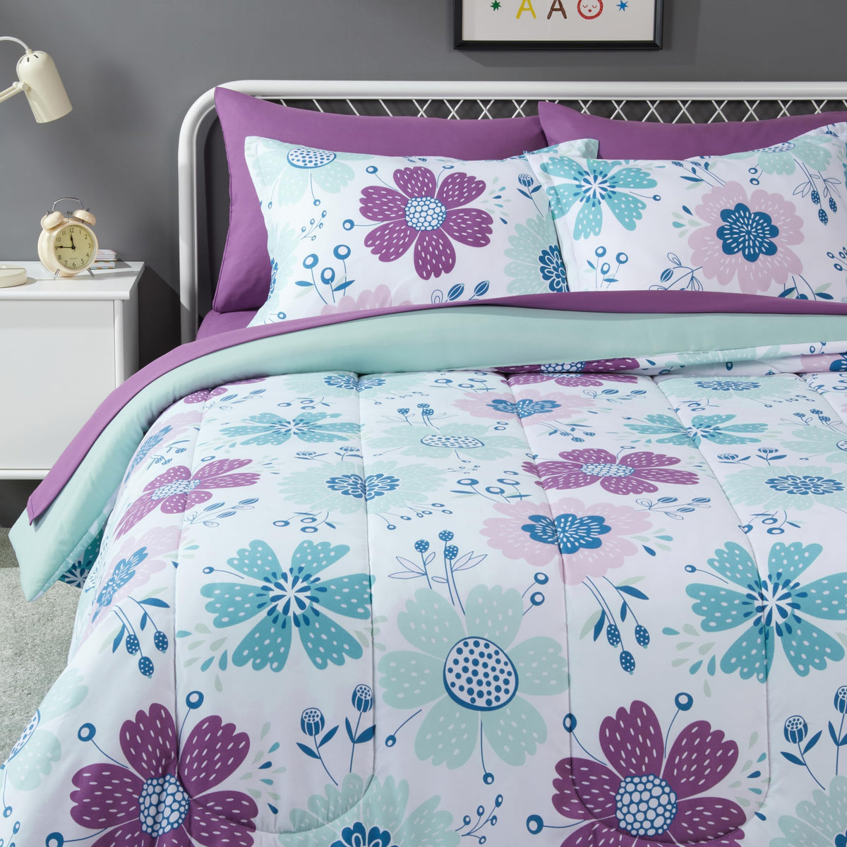 Amazon Basics 7-Piece Soft, Easy-Wash Microfiber Kid's Bed-in-a-Bag Bedding Set with Sheet and Comforter, Full/Queen, Unicorn Print
