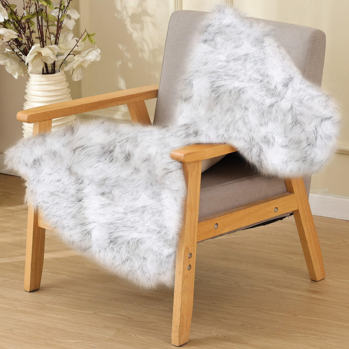 ORINOVA White Faux Sheepskin Fuzzy Fur Rugs for Bedroom Small Machine Washable Fluffy Area Rugs for Living Room 2x4 Shag Nursery Rug