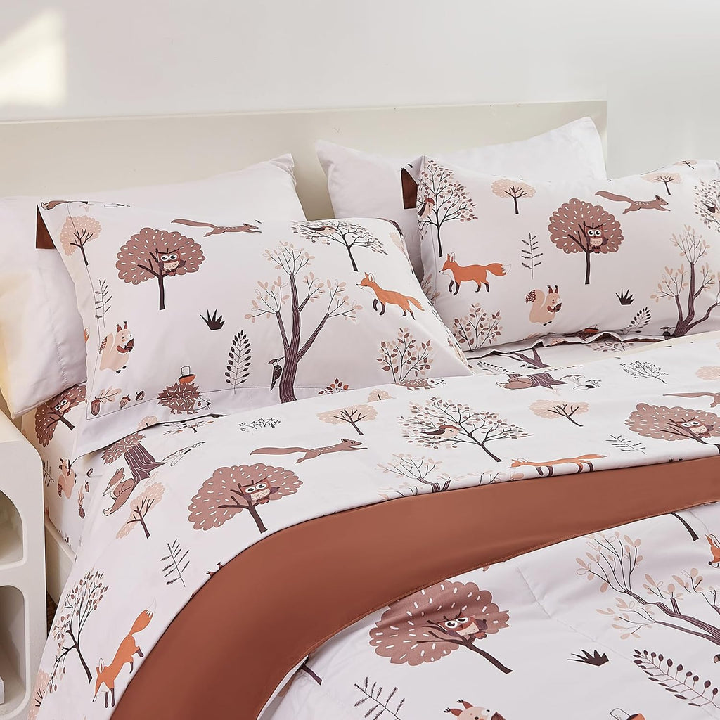 Yibeizi Kids Comforter Set for Boys Girls Full Size, Cute Quilted Woodland Forest Animal Print Fall Bedding with Pillow Sham, Lightweight Soft Breathable Machine Camping Themed Bed Set 3 Piece