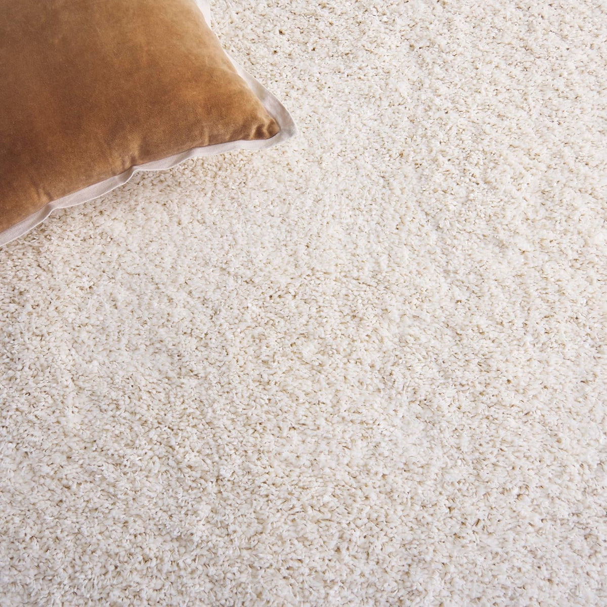 SAFAVIEH Area Rug 4x6 - California Shag Collection - Ivory, Non-Shedding & Easy to Clean, Ultra Plush Thick Pile, Ideal for Living Room, Bedroom, Dining Space (SG151-1212)