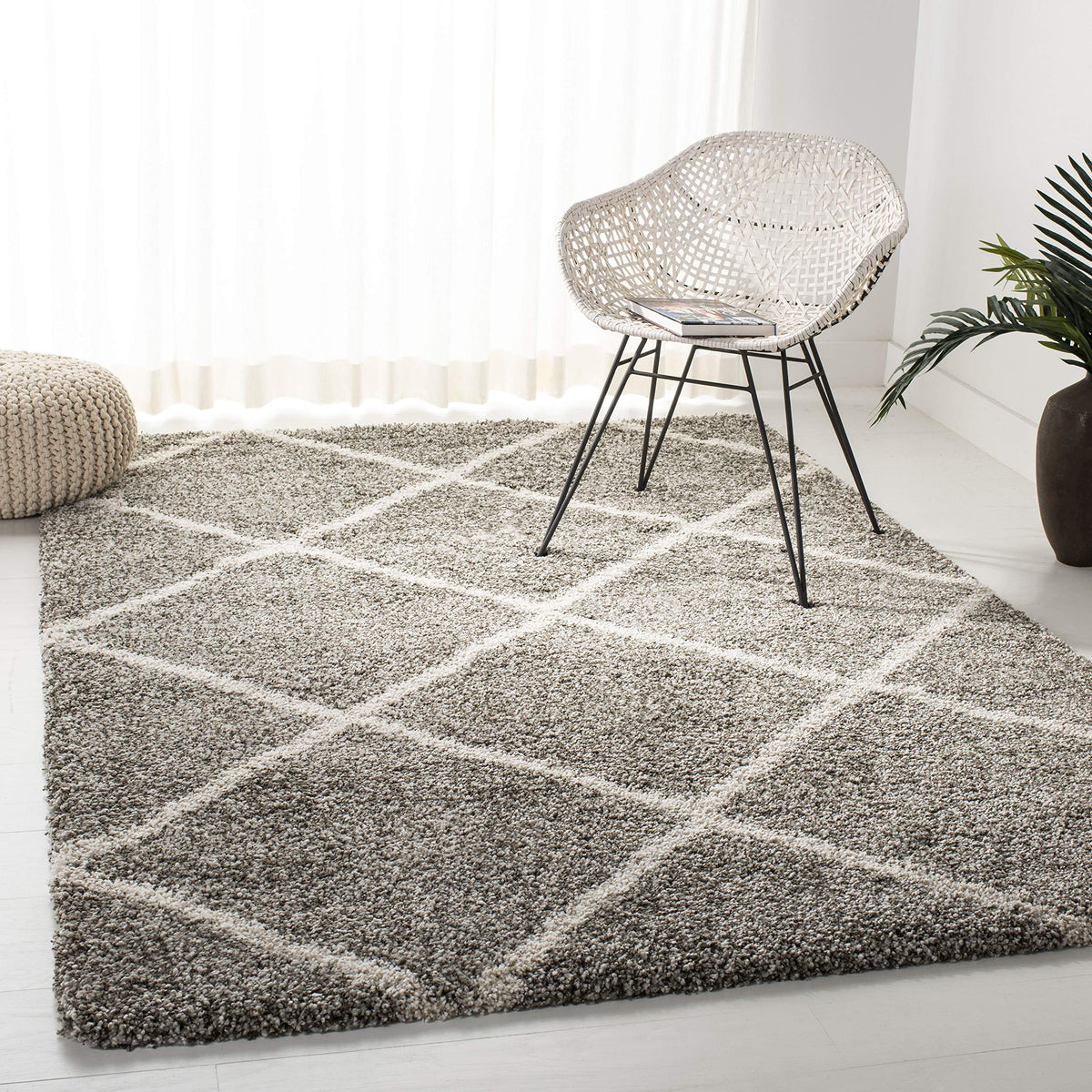 SAFAVIEH Hudson Shag Accent Rug 3'x5', Soft Plush Grey & Beige SGH281J