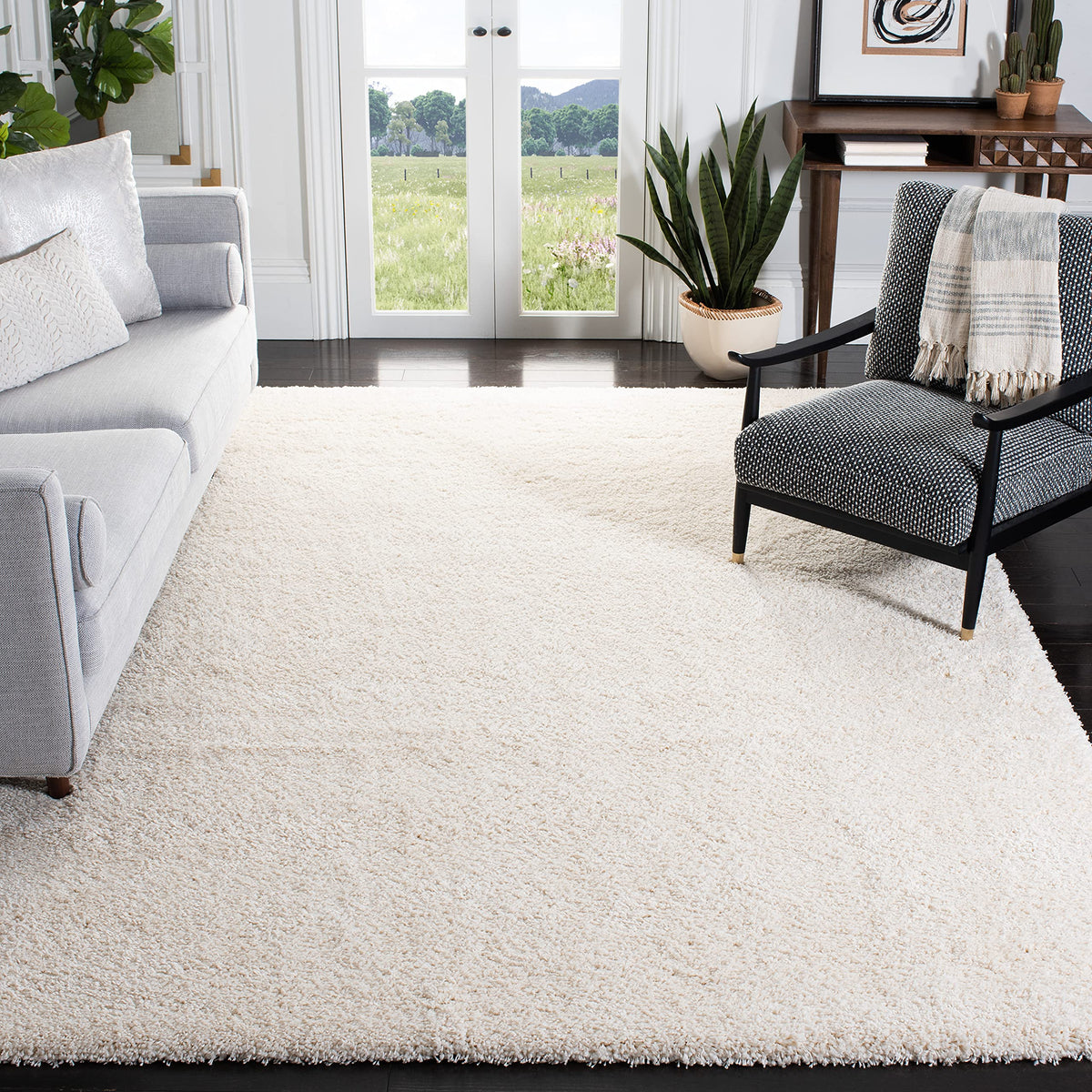 SAFAVIEH Area Rug 4x6 - California Shag Collection - Ivory, Non-Shedding & Easy to Clean, Ultra Plush Thick Pile, Ideal for Living Room, Bedroom, Dining Space (SG151-1212)