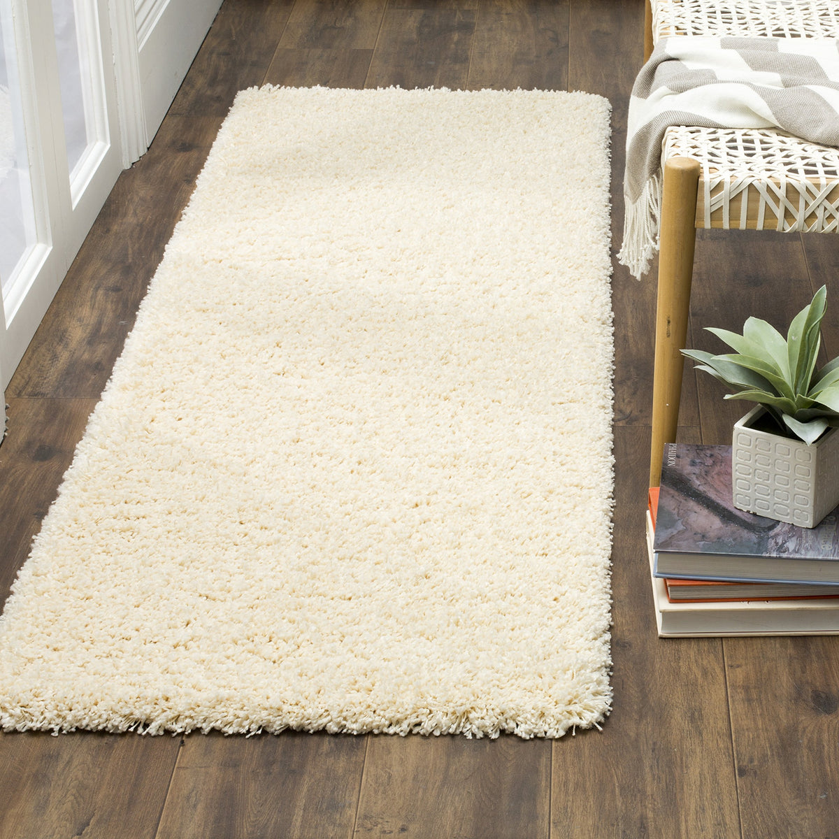 SAFAVIEH Area Rug 4x6 - California Shag Collection - Ivory, Non-Shedding & Easy to Clean, Ultra Plush Thick Pile, Ideal for Living Room, Bedroom, Dining Space (SG151-1212)